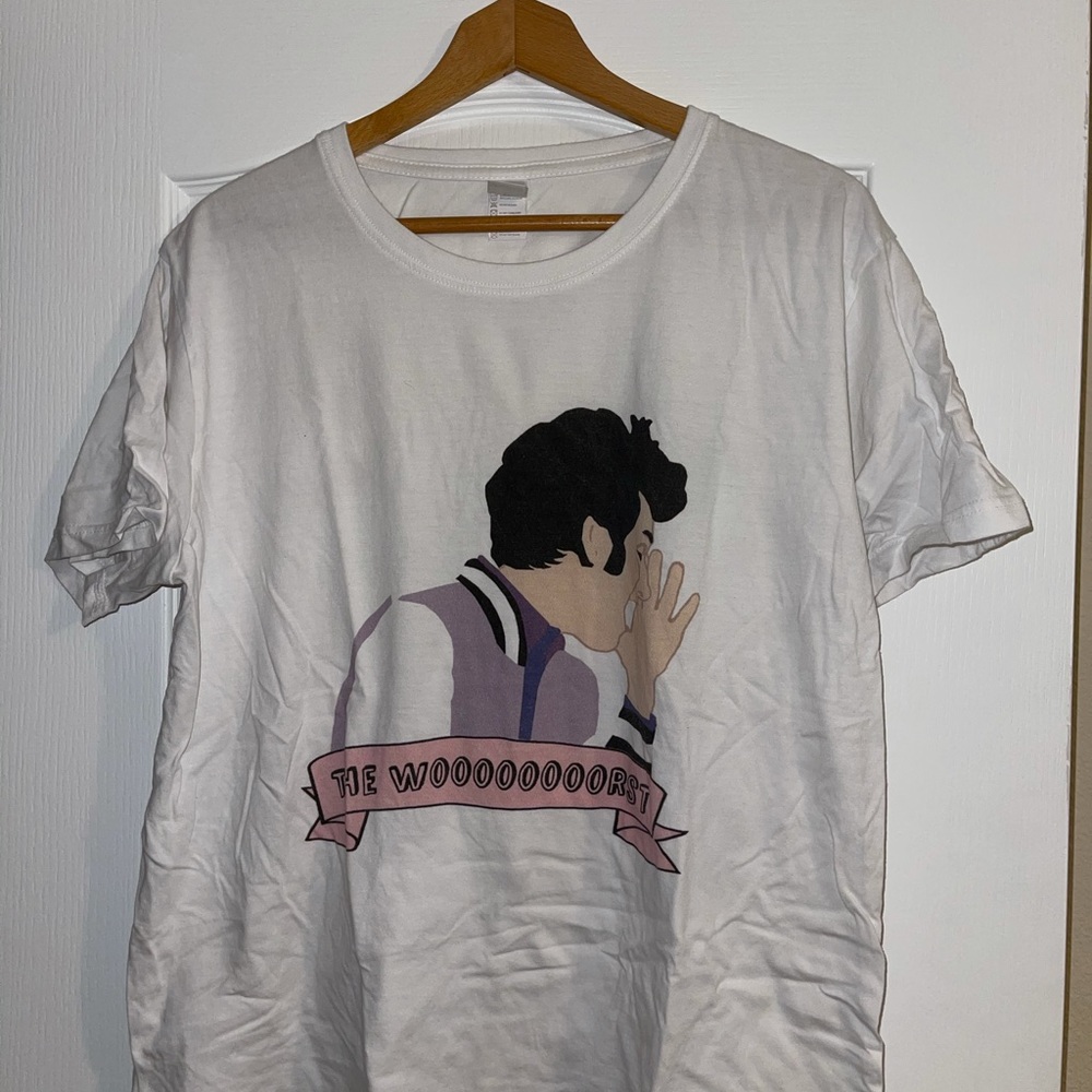 Men’s T-shirt.